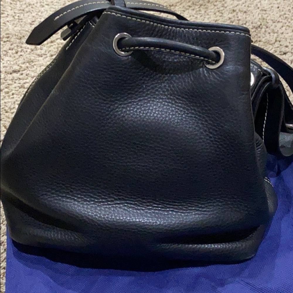 Black leather Dooney & Bourke Handbag - Picture 6 of 7